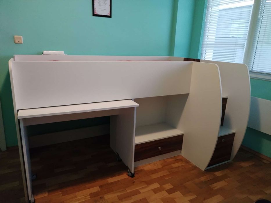 Детско легло с бюро