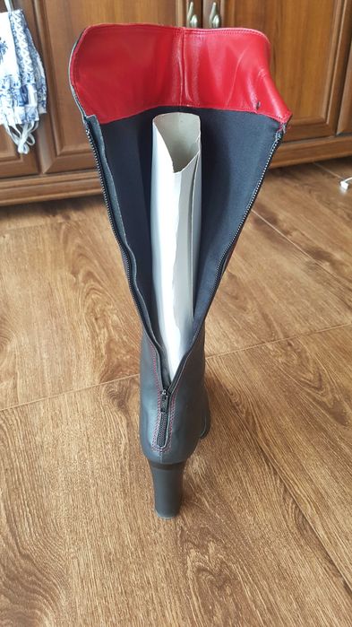 Ботуши черни в червени акценти и цип до долу, размер 37