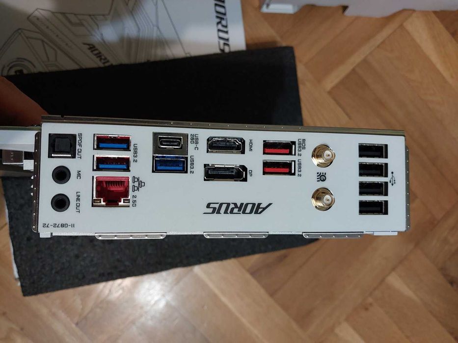 Intel Core i7 14700 + Gigabyte Z790 AORUS Elite AX ICE DDR5 Wi-Fi