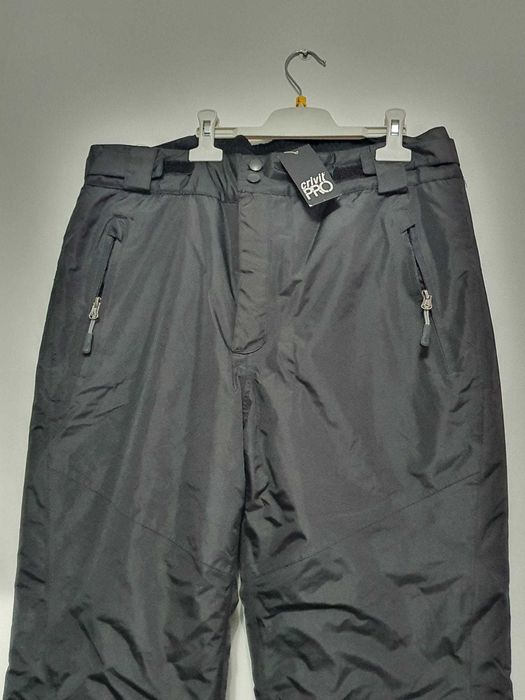 Particular vand pantaloni de schi