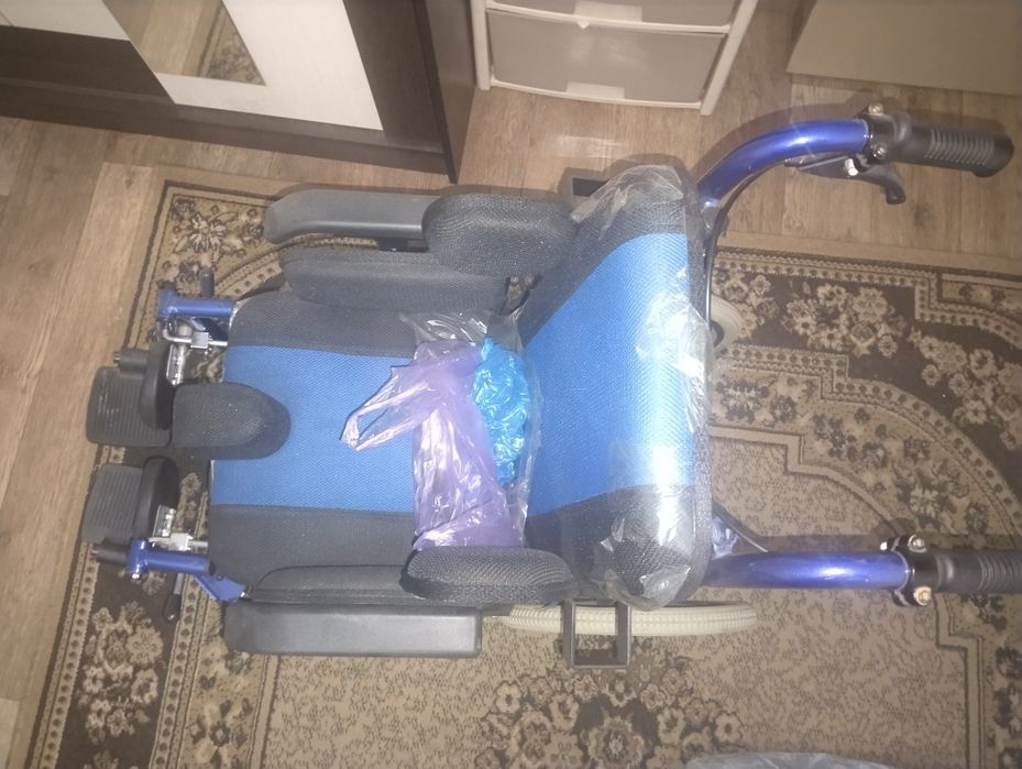 Продам срочно инвалидную коляску
