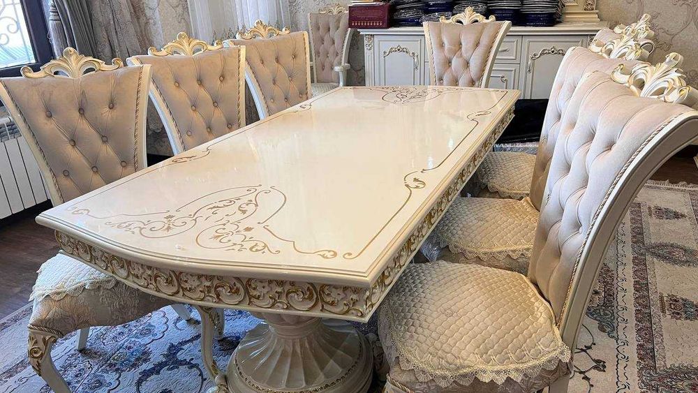 Мебель для гостиной - Стол, стулья, пенал, трюмо