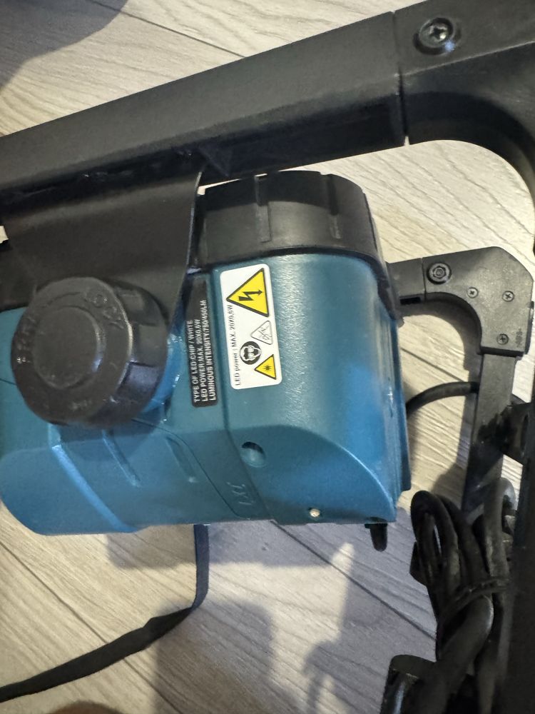 Lampa Makita pe baterie si cablu