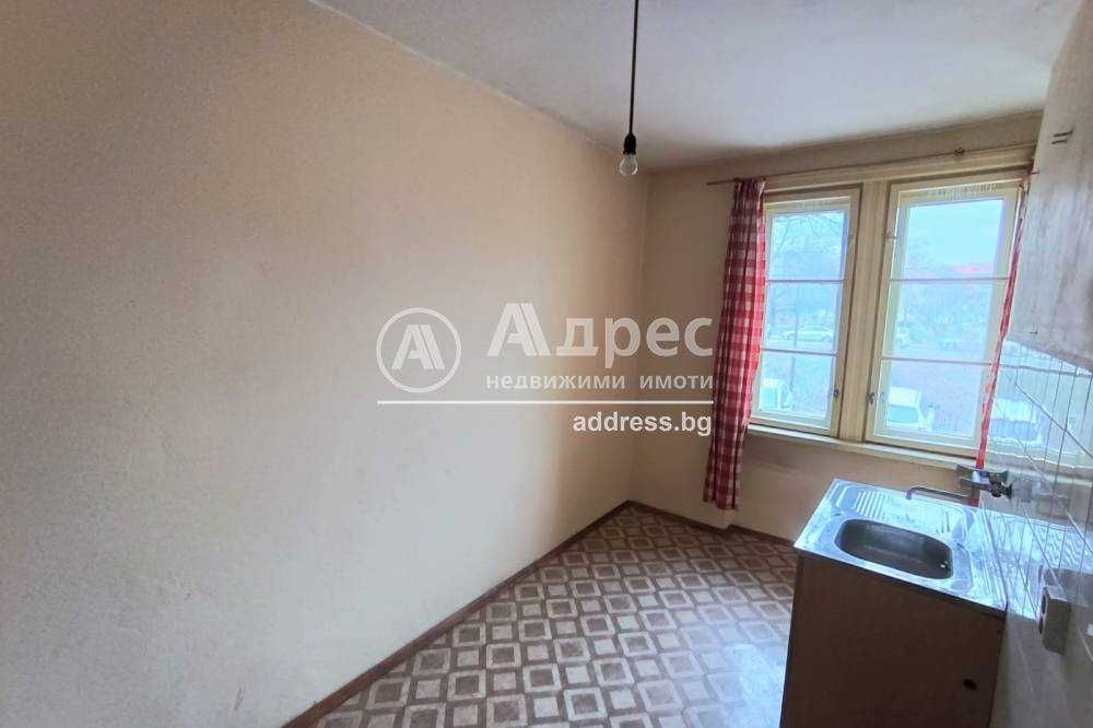 Продава се Тристаен апартамент в Разград, Център - 79 кв.м за 956 €/кв.м - Снимка #6