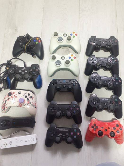 Vând joc Ps3 manete