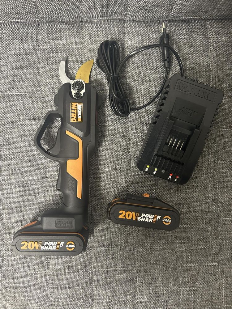 Foarfeca electrica Worx wg330e.