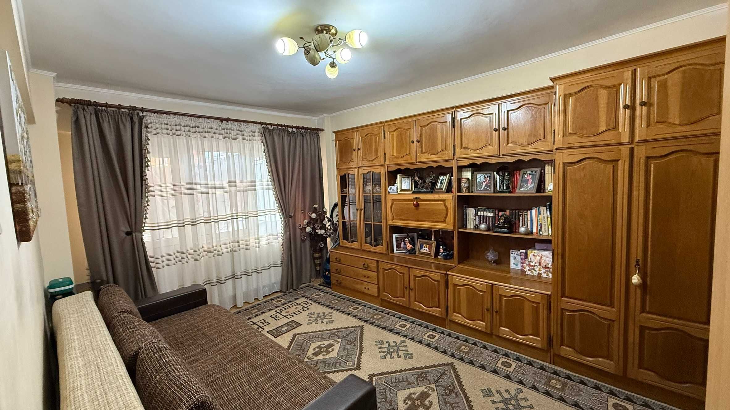 Apartament cu 2 camere, decomandat, mobilat+utilat, zona ultracentrala