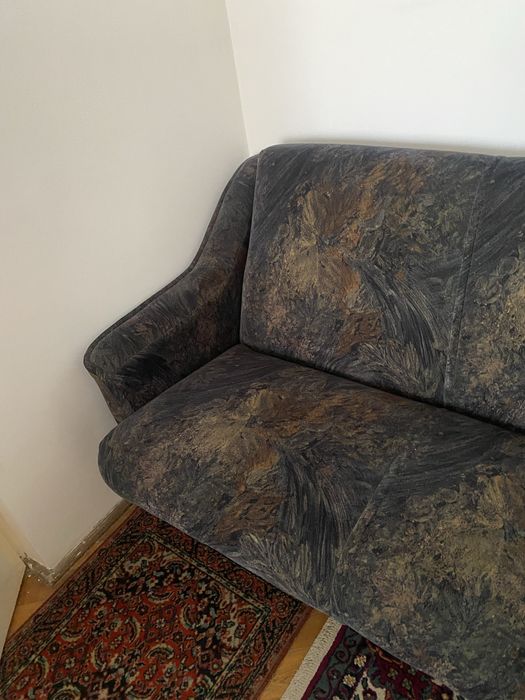 Vand canapea extensibila , stare foarte buna , tapiterie plus