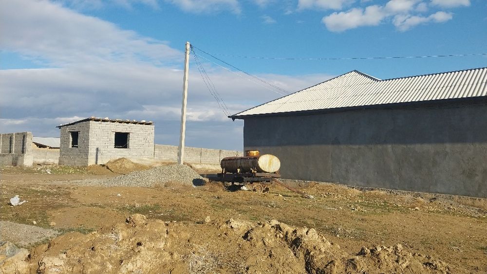 Kuyovboshida 5 sotixdan ikkita uchastka sotiladi, ikki xonali, 260 mln