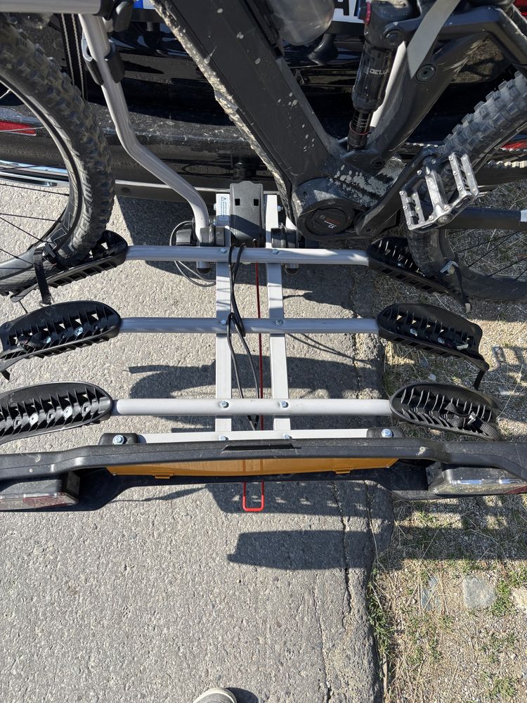 Suport 3 biciclete cu prindere pe carlig