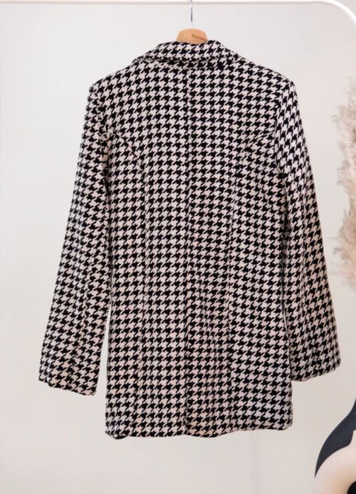 Пепитен костюм с пола и сако