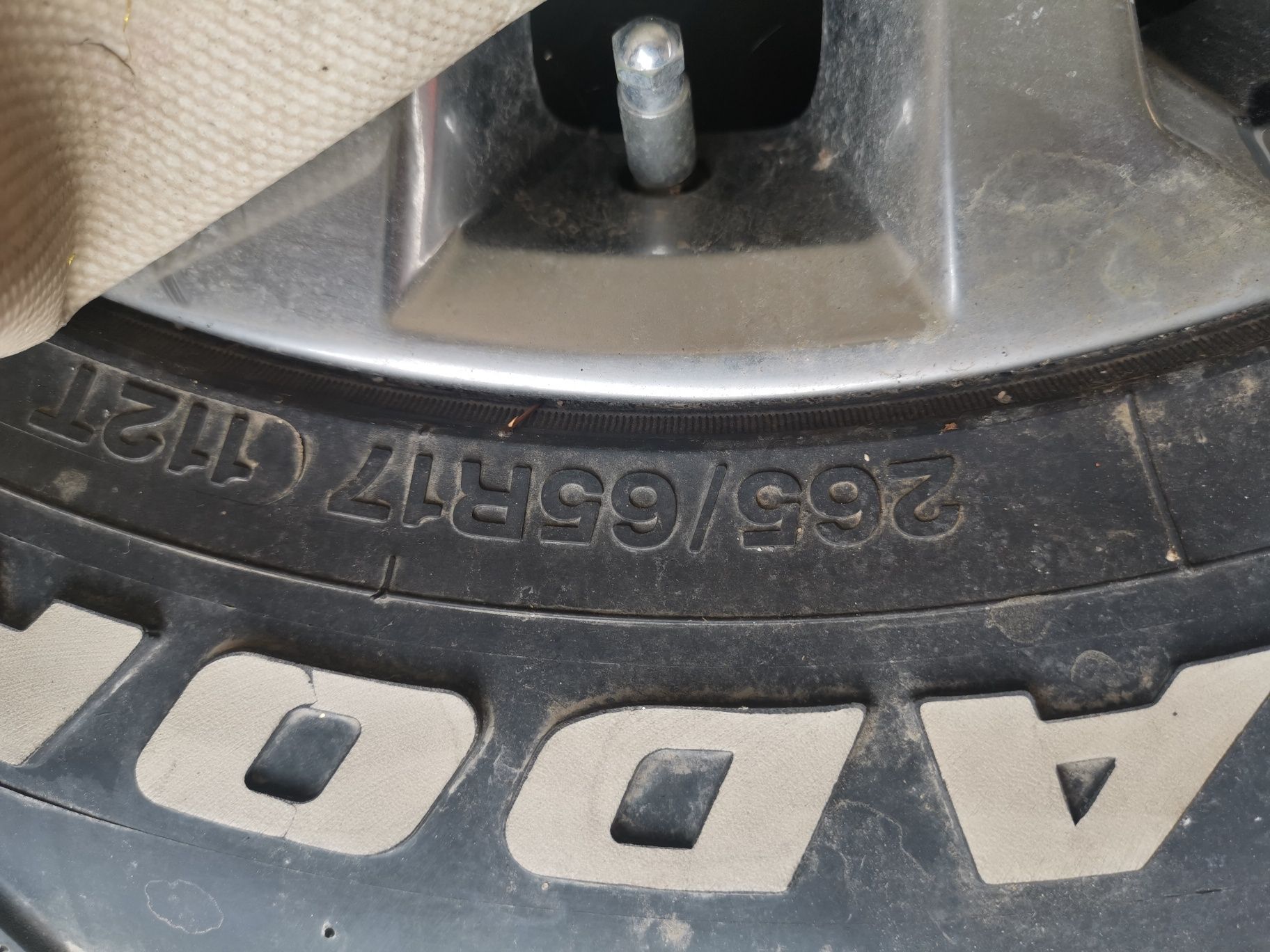 265/65 R17 112T почти новые