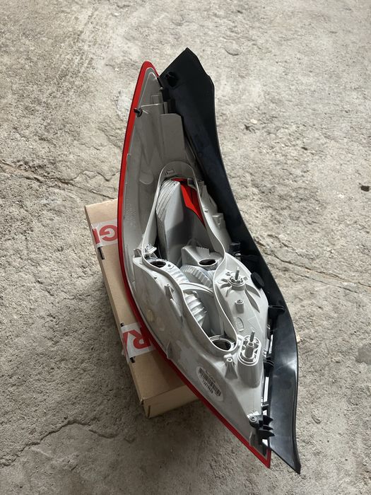 Se vinde tripla dreapta si oglinda dreapta Opel insignia 2011