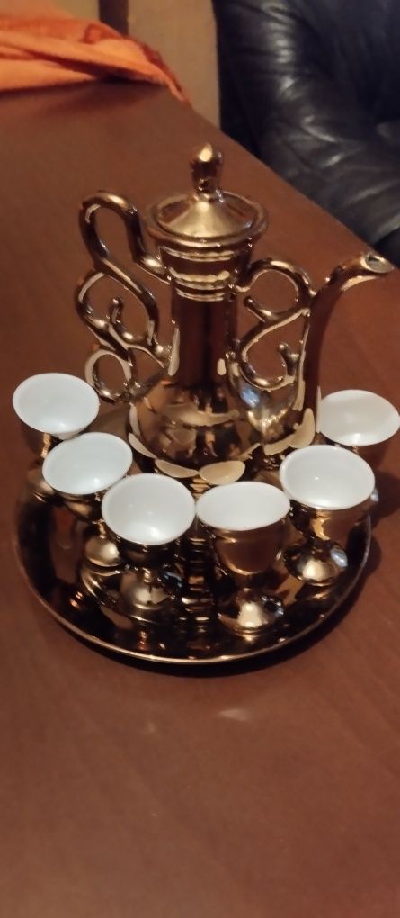 Продам фарфоровый сервиз под бальзам