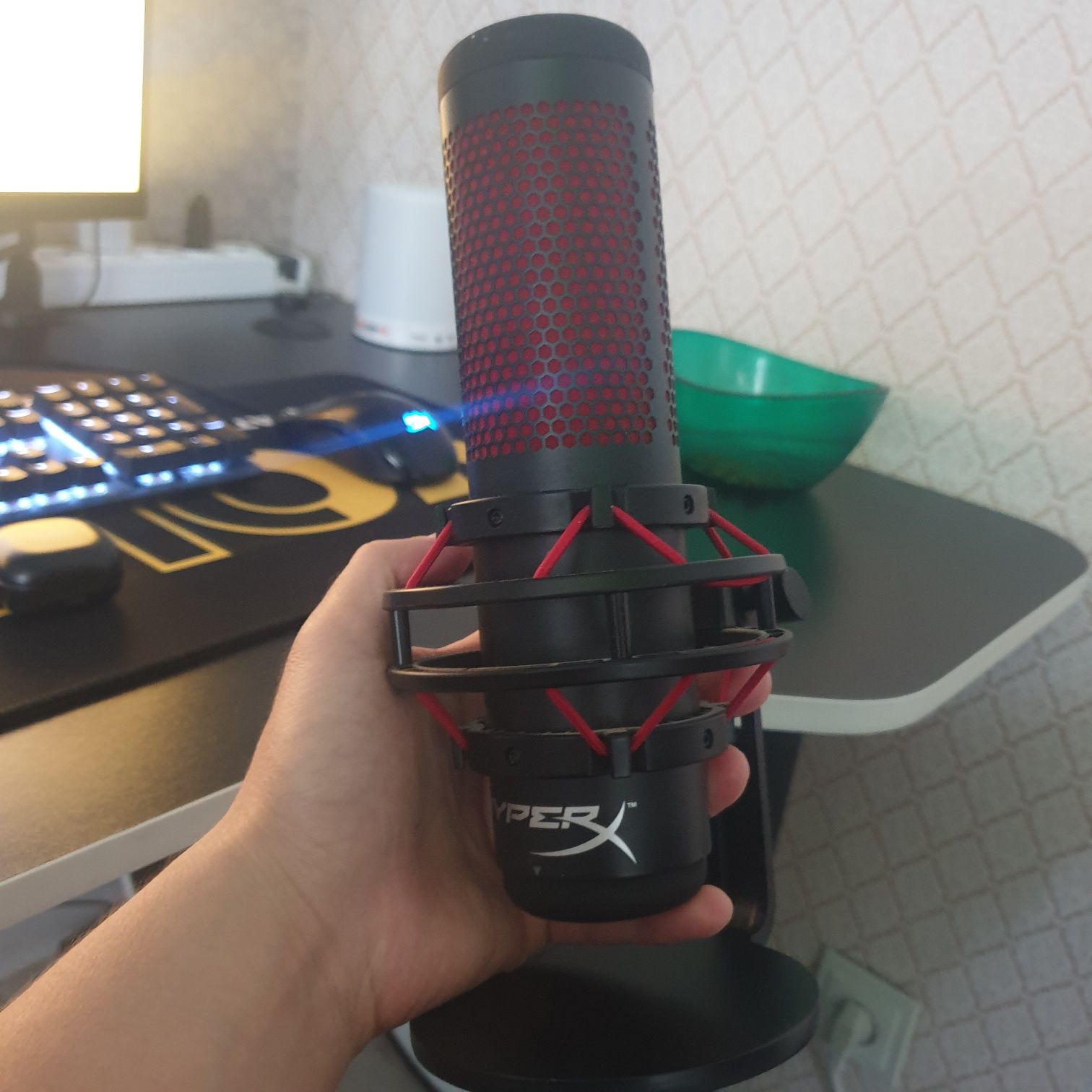 HyperX Quadcast микрофон