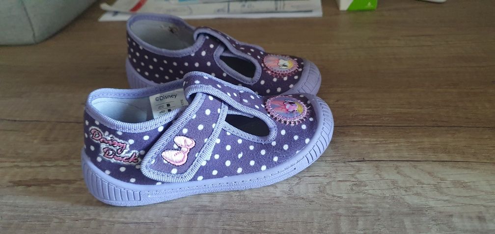 Маратонки nike,Пантофки Disney 26 размер