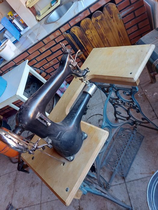 Masina de cusut piele