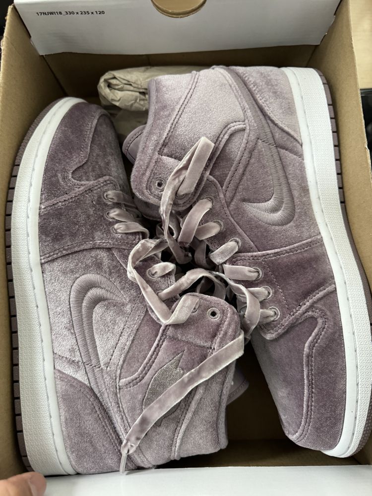 Air Jordan 1 Mid SE