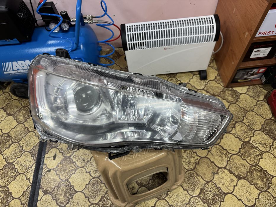 Десен фар Mitsubishi Outlander