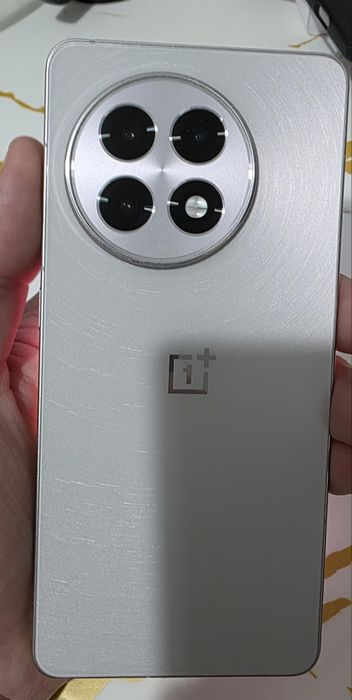 Продам oneplus 13r