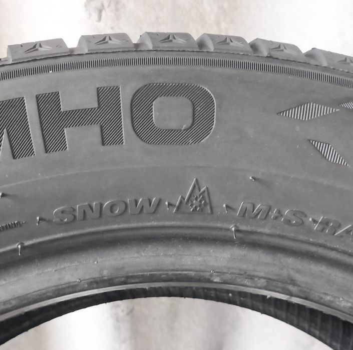 215/55 R16- Kumho M+S. DOT.2022