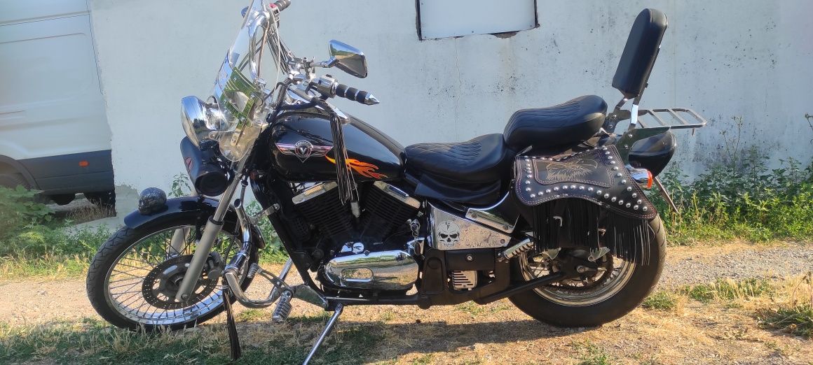 Vând motocicletă kawasaky vulcan 800