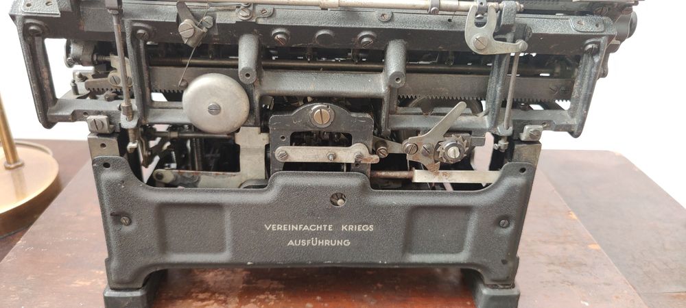 Mașină de scris Olivetti M40 Kr.