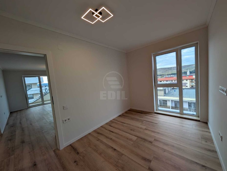 Apartament 3 camere zona Eroilor