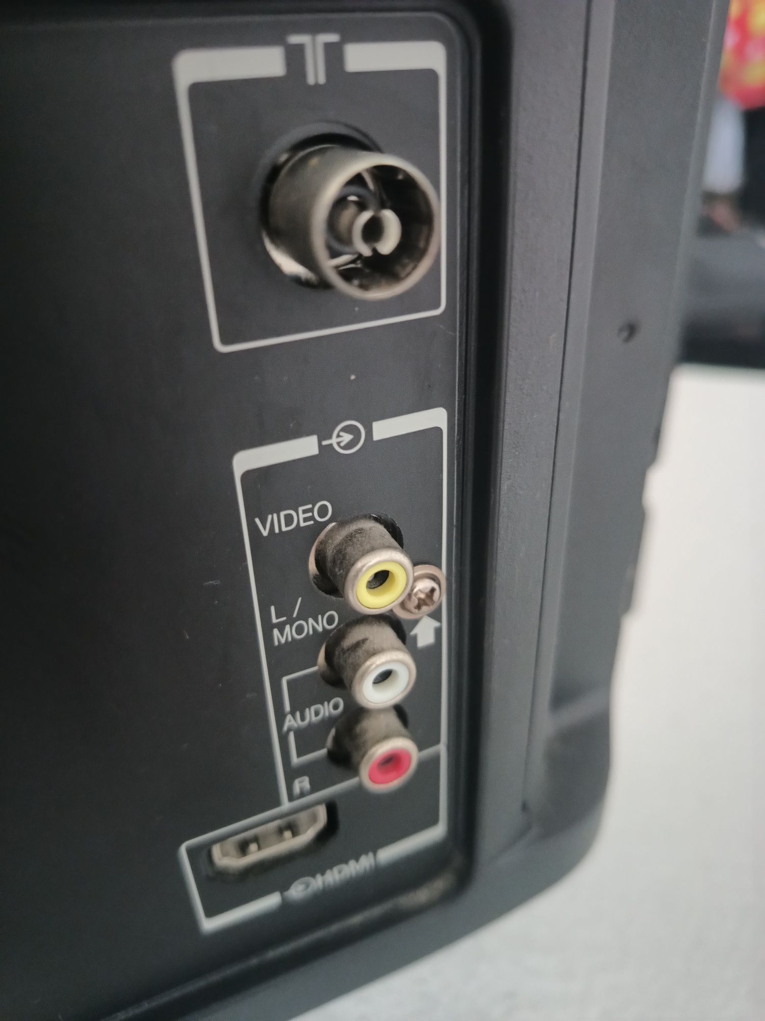 TV Toshiba și telecomanda