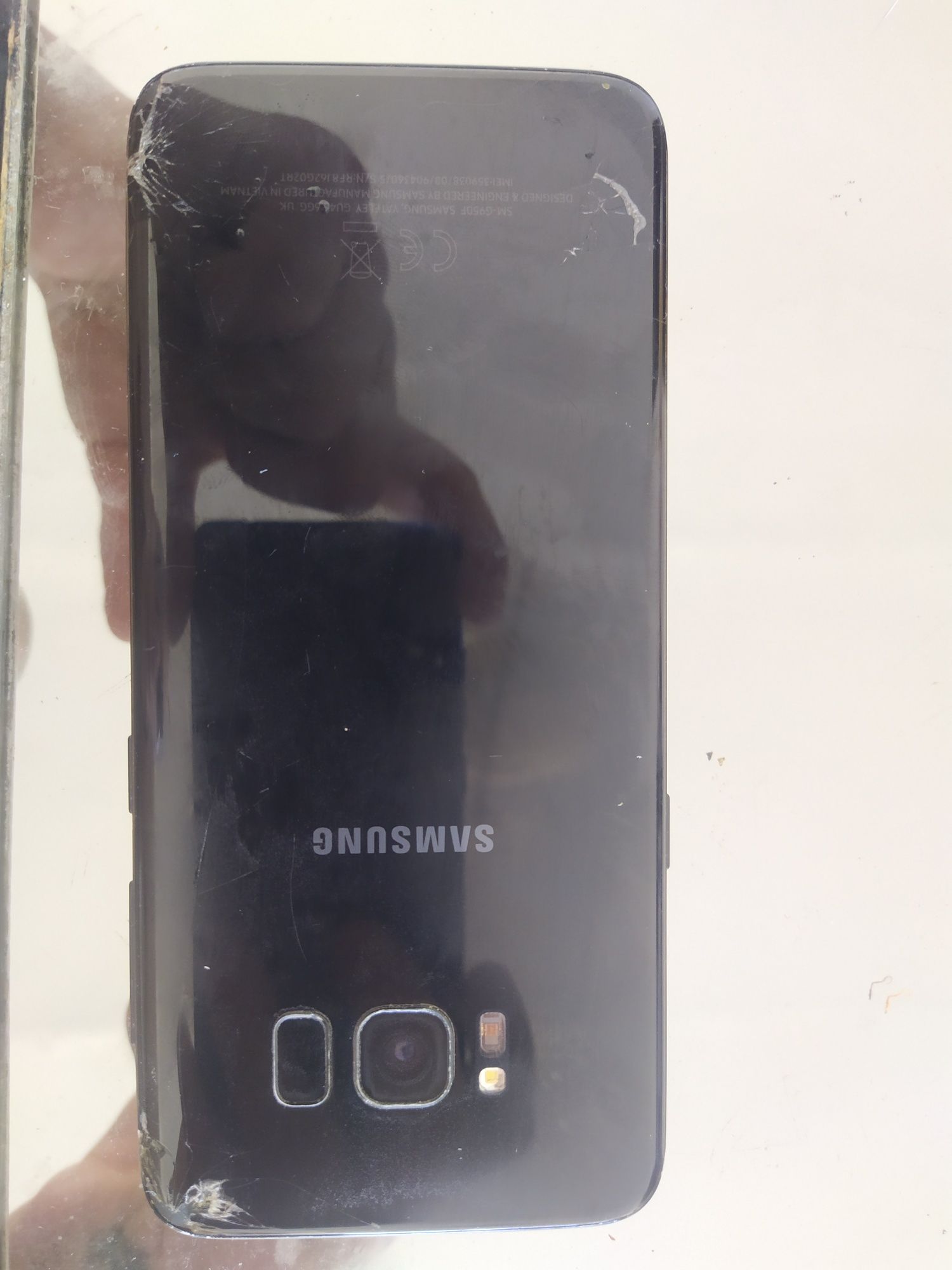 Продавам Samsung S8