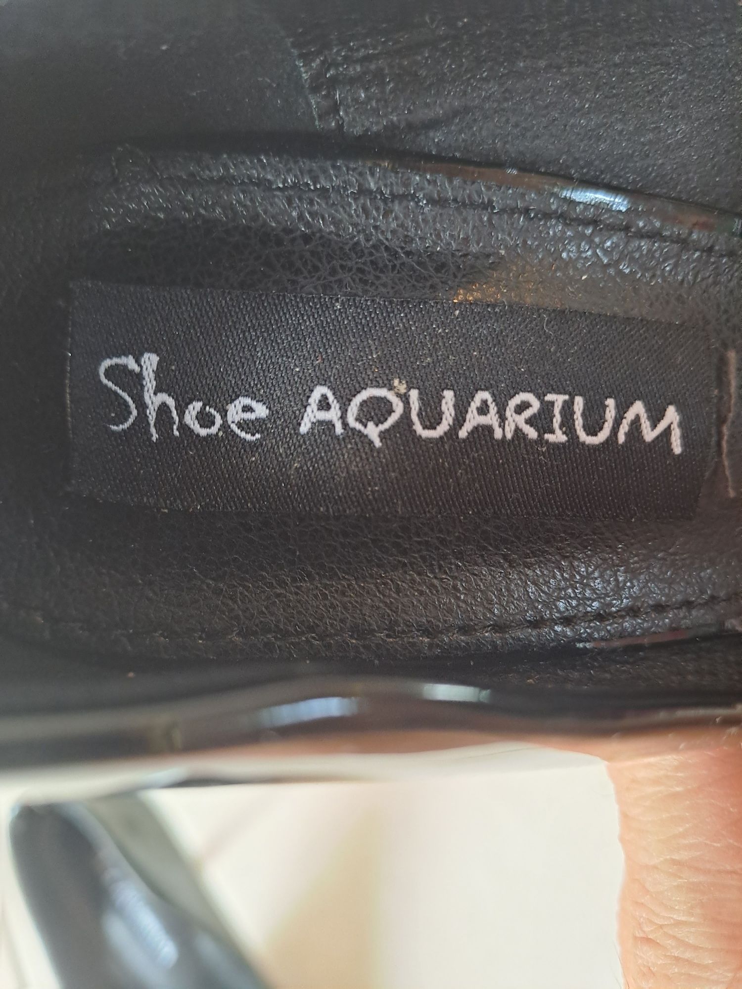 Чисто нови лачени обувки Shoe Aquarium