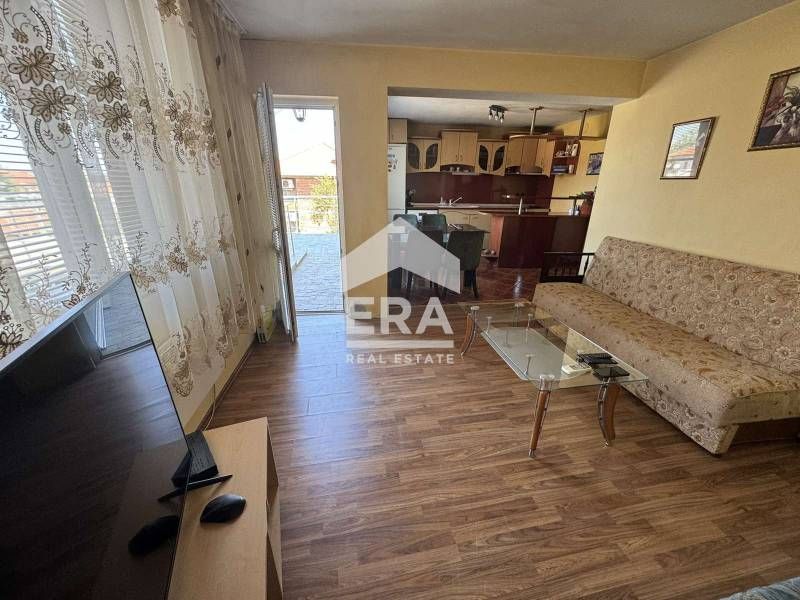 Двустаен апартамент под наем в кв. ,,Тракийски,,