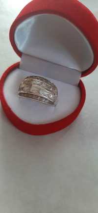 Сребърен пръстен с камъни