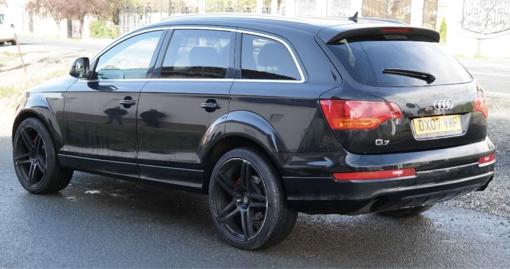 Audi Q7 3.0 tdi 7 locri