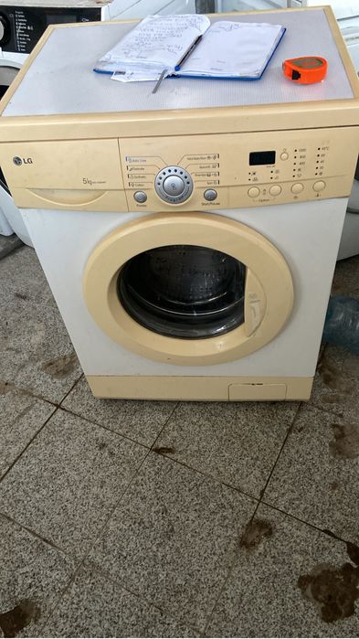 Vand masina perfect functionala garantie 2 luni/ TRANSPORT COST DECENT