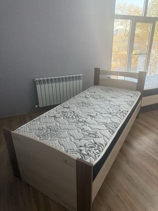 Кровать с матрасом