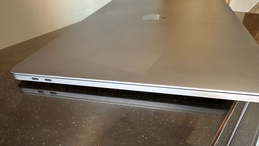 Apple macbook pro 2016 15 inch