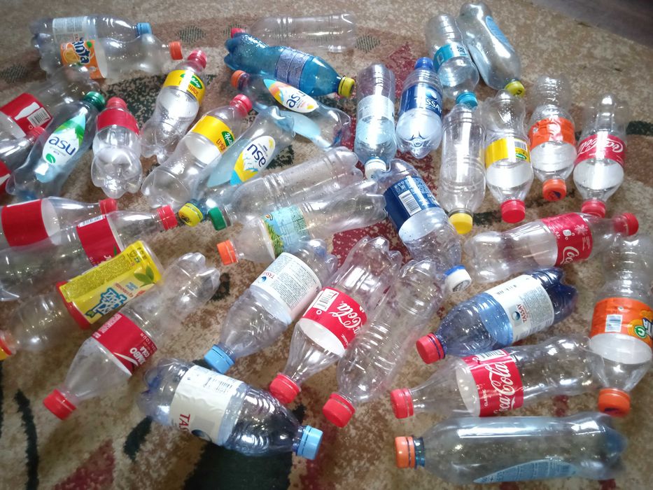 ПРОДАМ маленькие ПЛАСТИКОВЫЕ БУТЫЛКИ из-под разных напитков! Объём 0,5