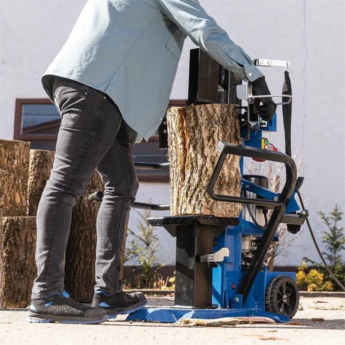 Vând despicator de lemne 14 t monofazat Lungime max 110cm