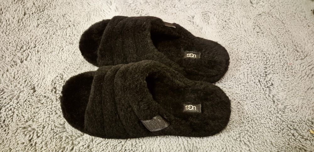 Vand Papuci bărbătești UGG corespund pentru măsură 42