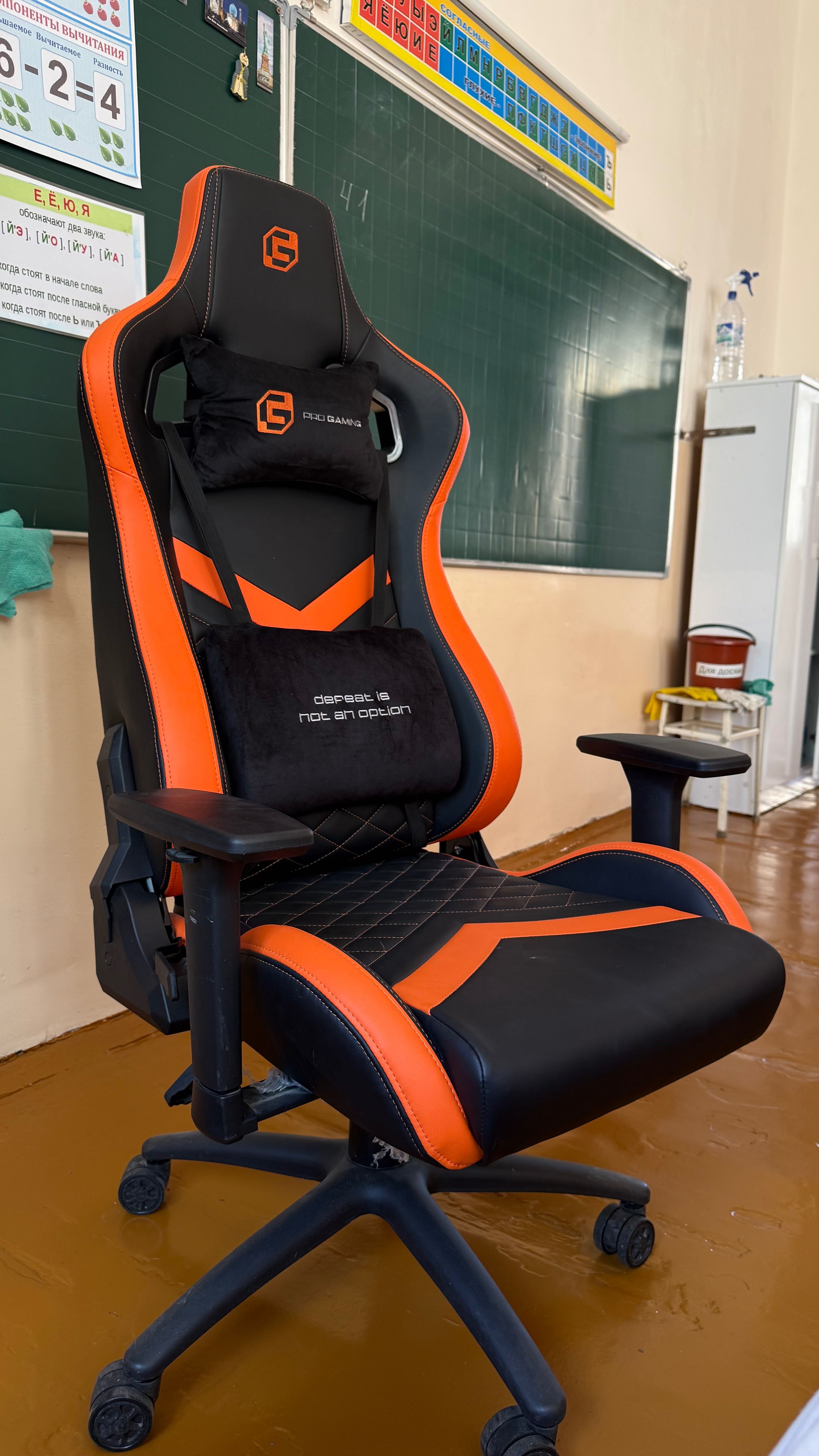 Игровое кресло в
