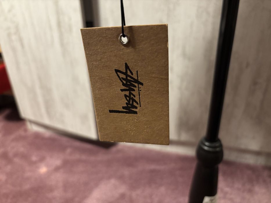 vand geaca stussy noua