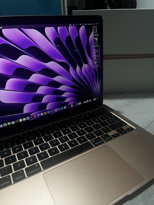 Macbook Air 13 inch M1 chip