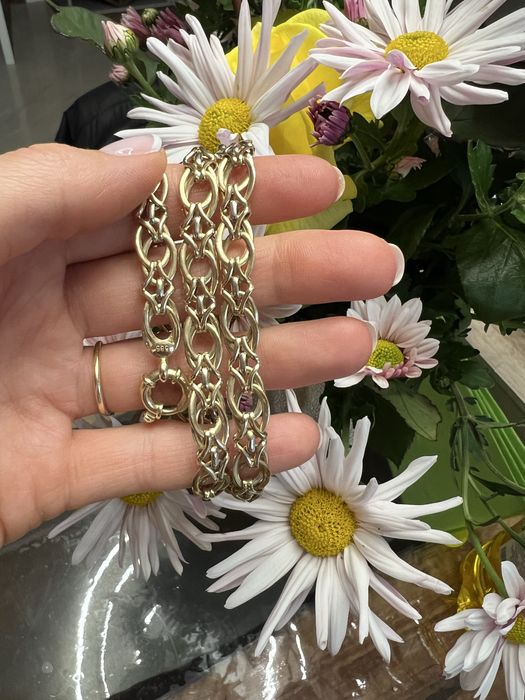 Красив златен синджир