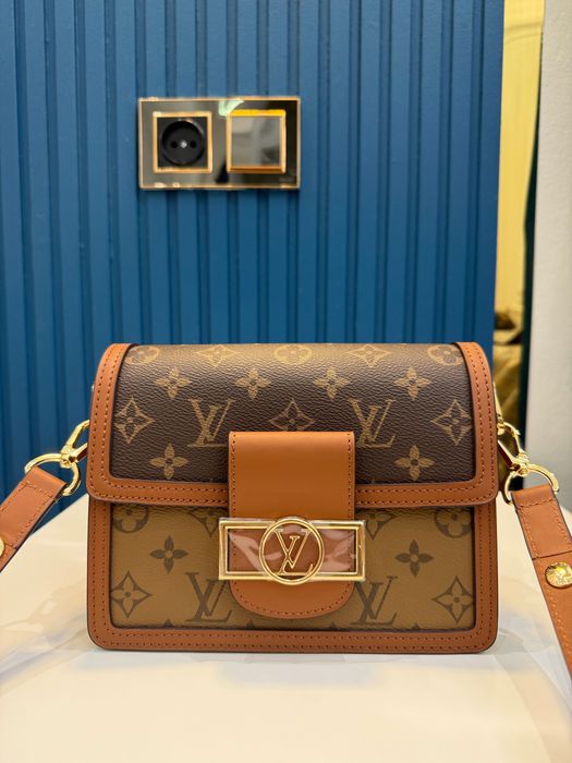 Сумка от бренда Louis Vuitton и Charles Keith, новый