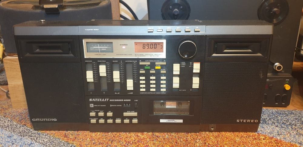 Grundig Satellite Recorder 4000