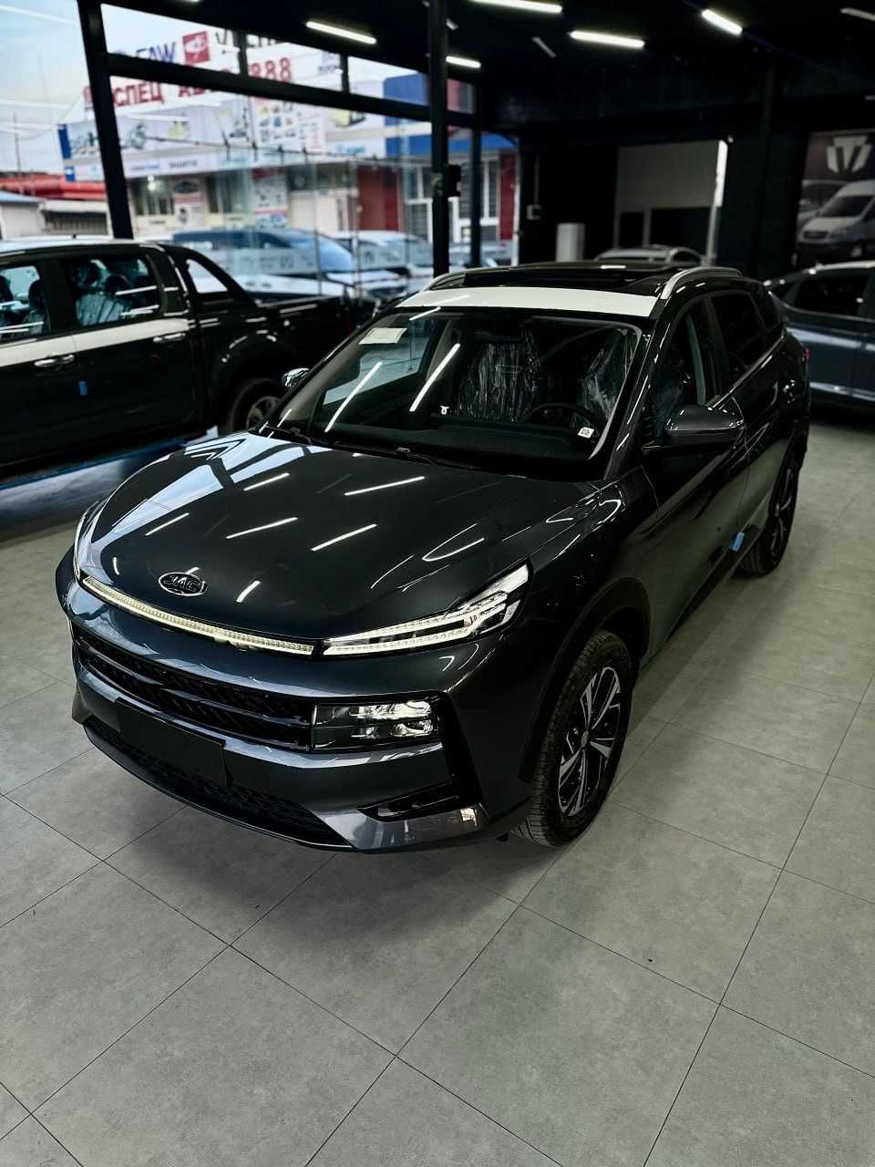 JAC JS 6 Krasovver avtomobili