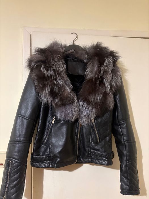 Дамско кожено  яке с естествен косъм.