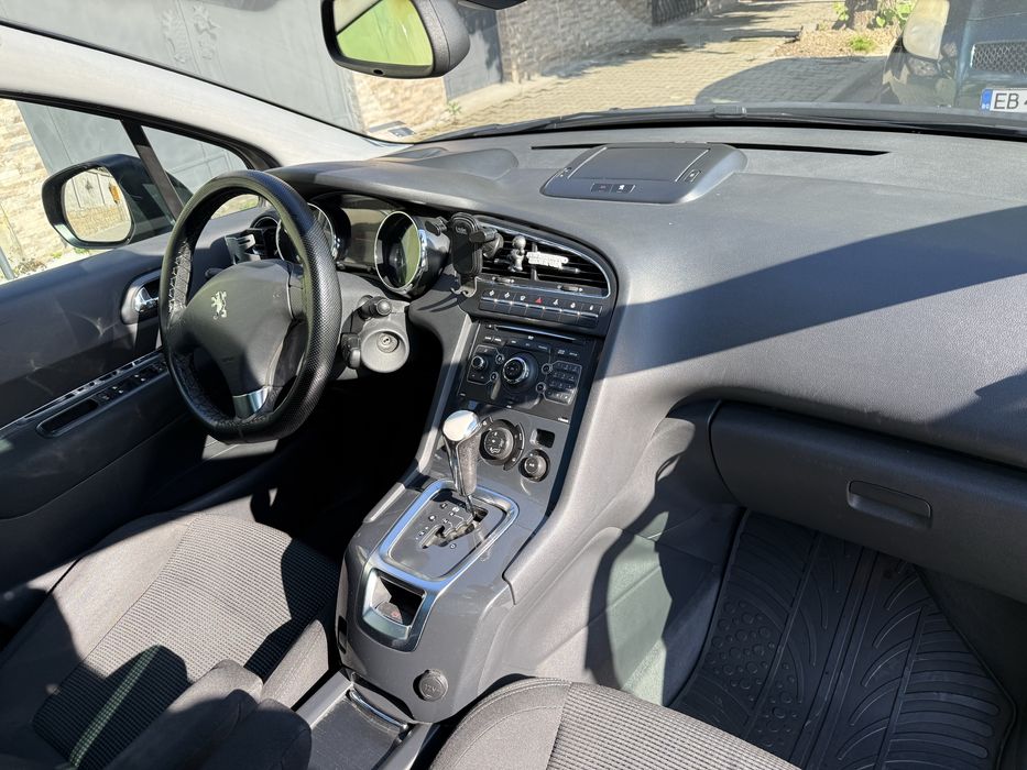 Peugeot 5008 2011г. 2.0 - 163 к.с.