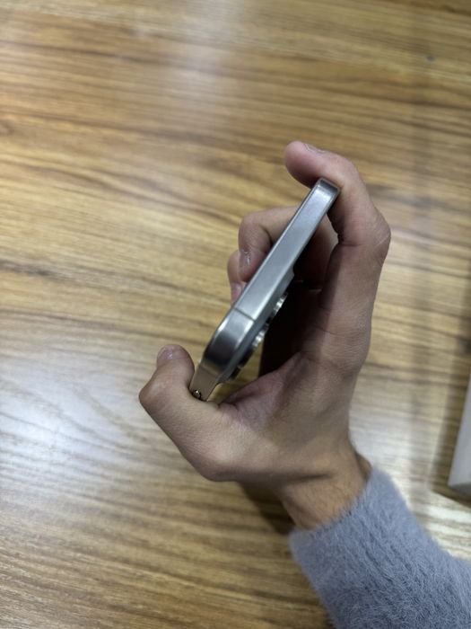 Iphone 15 pro max karopkali